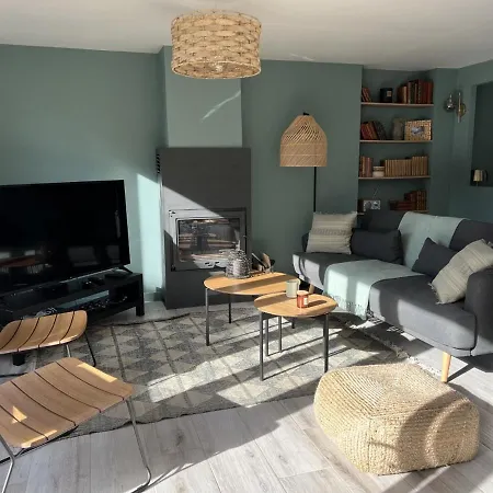Maison De Campagne Entierement Climatisee Avec Grand Jardin Holiday home Pressagny l'Orgueilleux